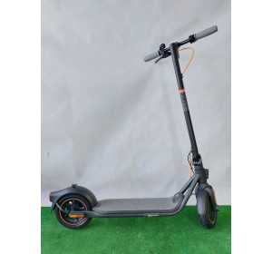 Hulajnoga elektryczna SEGWAY Ninebot F40D II 40km 350W koła 10"