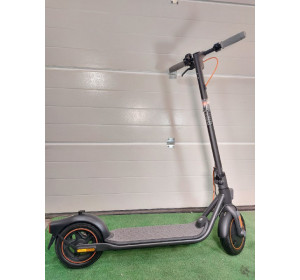 Hulajnoga elektryczna ninebot F40E 350W