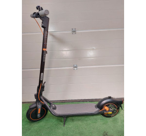 Hulajnoga elektryczna ninebot F40E 350W