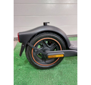 Hulajnoga elektryczna ninebot F40E 350W