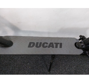 Hulajnoga Elektryczna Ducati Pro II Evo czarna 350W 20km/h 10"