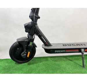 Hulajnoga Elektryczna Ducati Pro II Evo czarna 350W 20km/h 10"