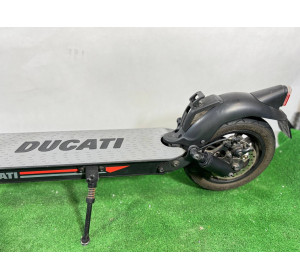 Hulajnoga Elektryczna Ducati Pro II Evo czarna 350W 20km/h 10"