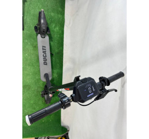 Hulajnoga Elektryczna Ducati Pro II Evo czarna 350W 20km/h 10"