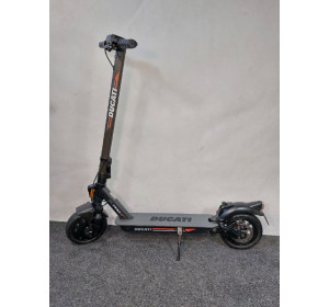 Hulajnoga Elektryczna Ducati Pro II Evo czarna 350W 20km/h 10"